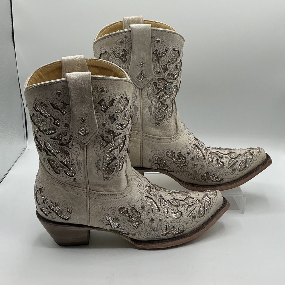 Corral women’s off white glitter inlay and crystal accents. - Picture 6 of 10